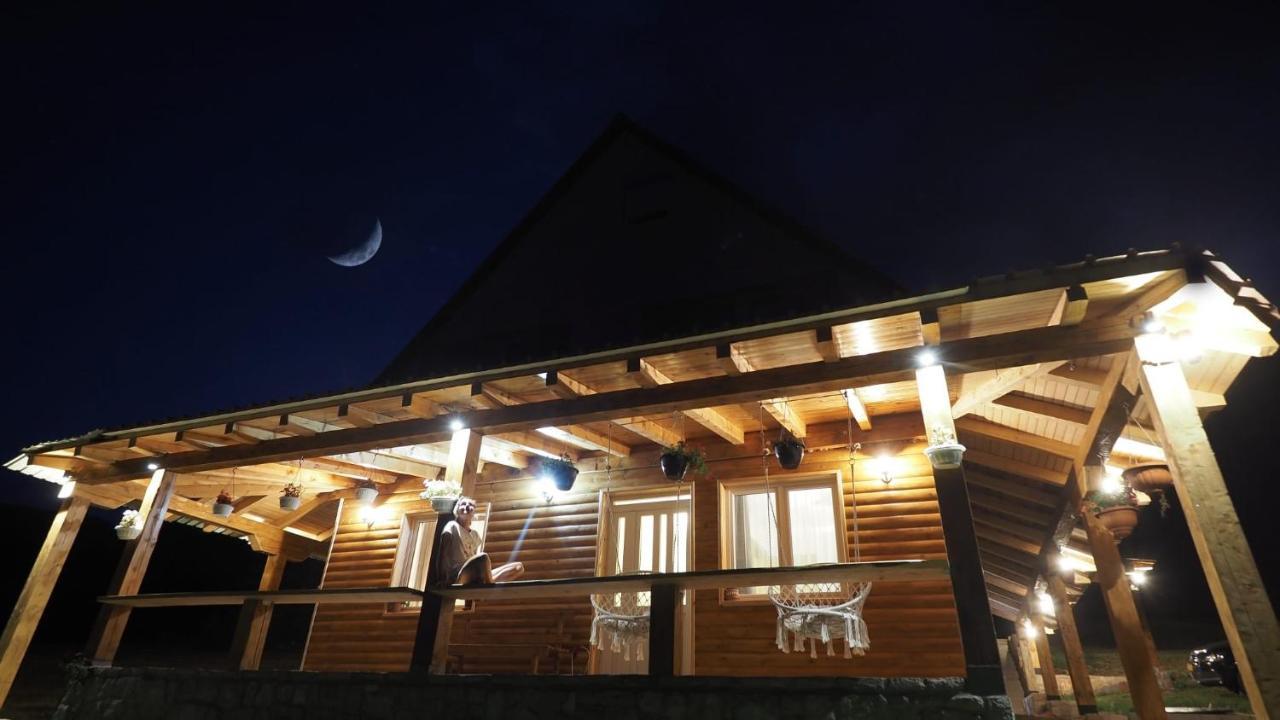 Center Of The World 山林小屋 *